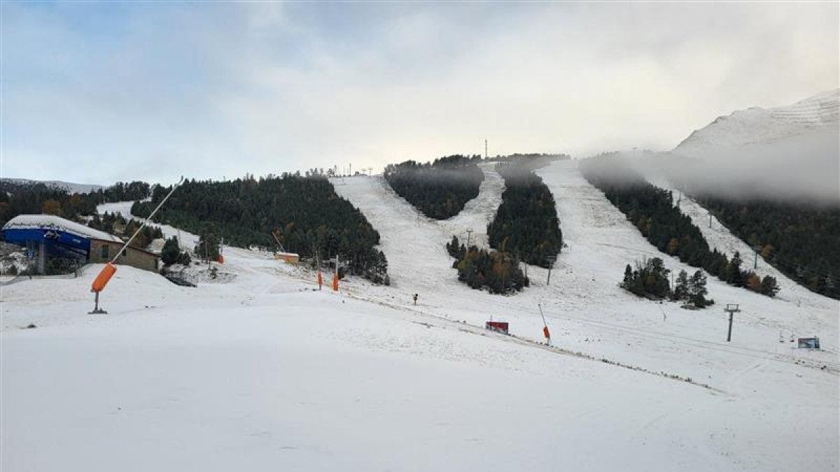 Les estacions d’esquí registren noves precipitacions de neu.