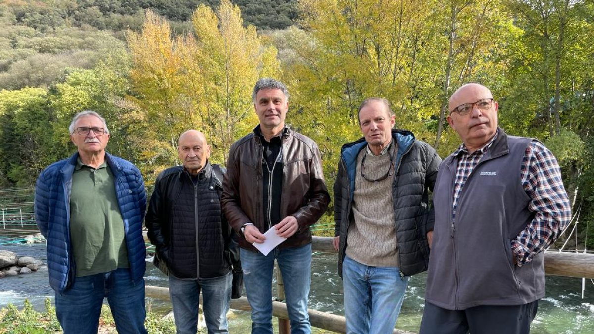 Representantes de la nueva asociación de pesca del Pirineo. - A.S.P.P.