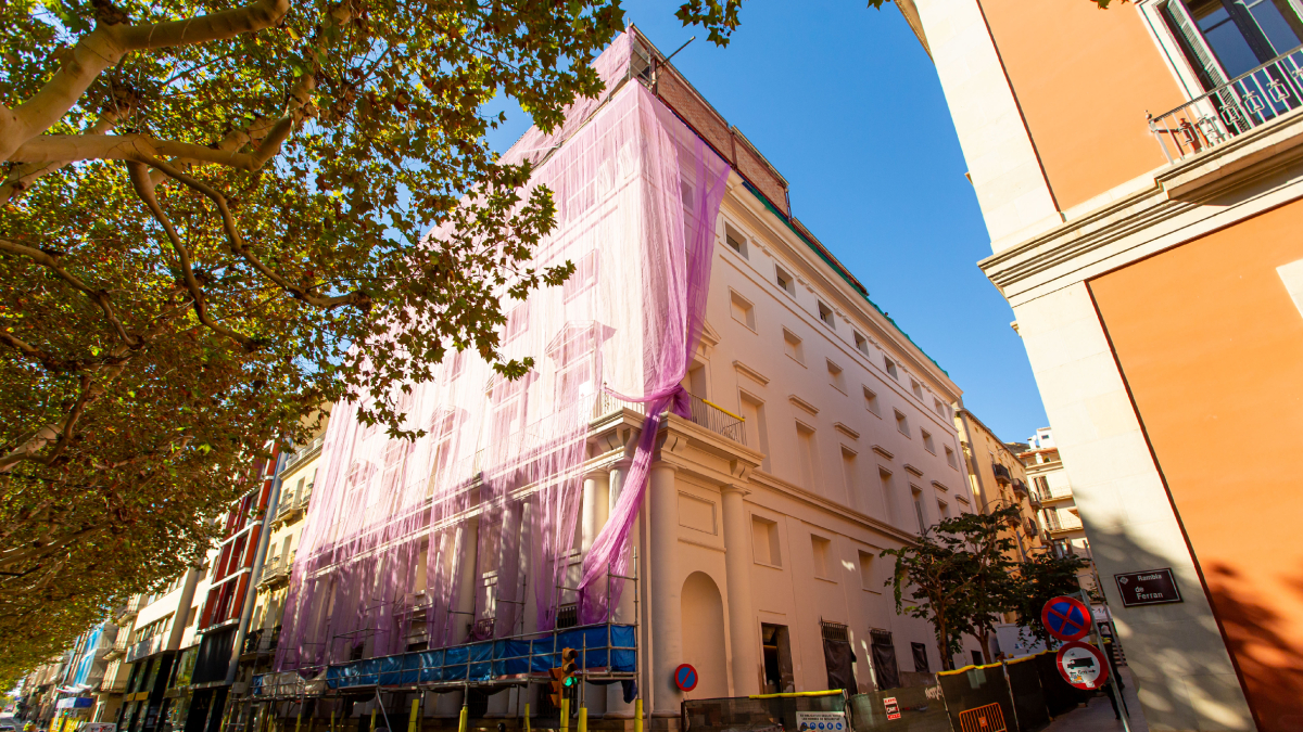 L’edifici a la rambla Ferran, en la recta final de la rehabilitació. - JORDI ECHEVARRIA