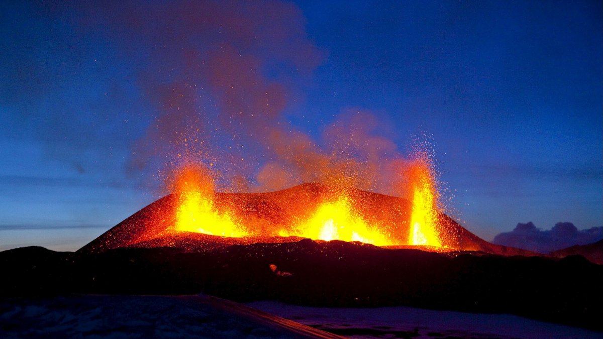 Imagen de archivo de una erupción volcánica en Islandia en 2010. - EFE
