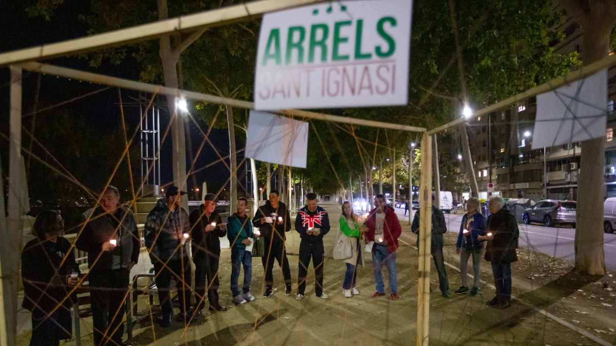L’acte, ahir al carrer Joana Raspall i a Sant Ignasi. - JORDI ECHEVARRIA