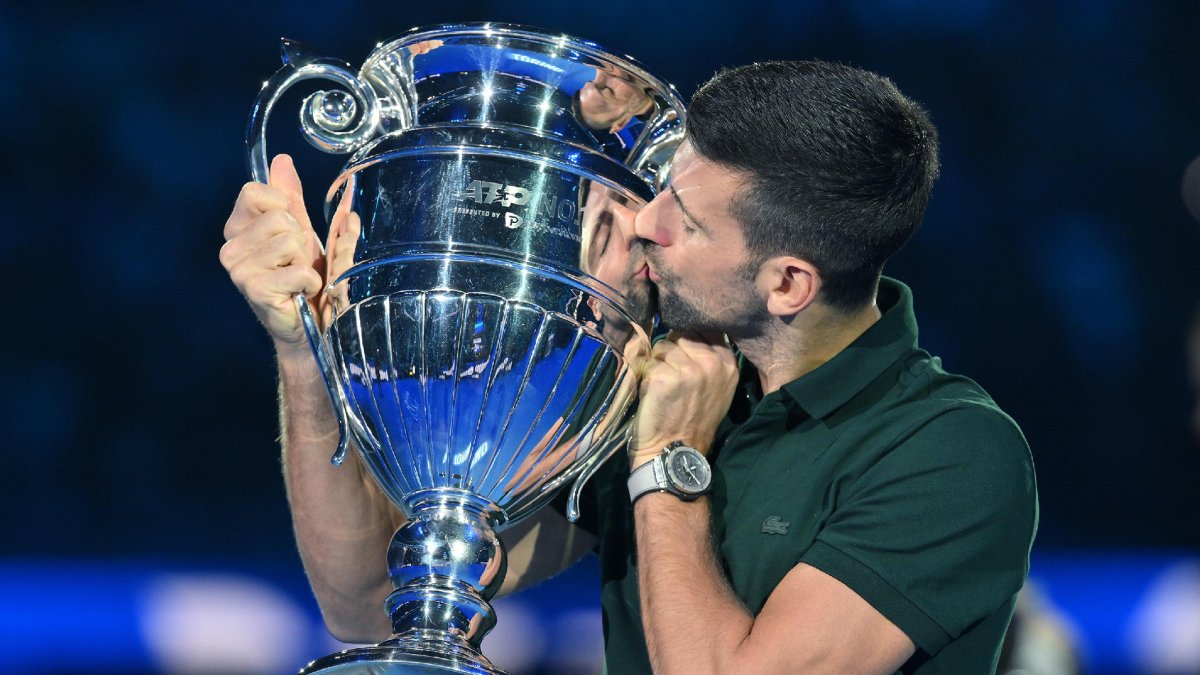 Djokovic acaba com a número u de l'any - EFE
