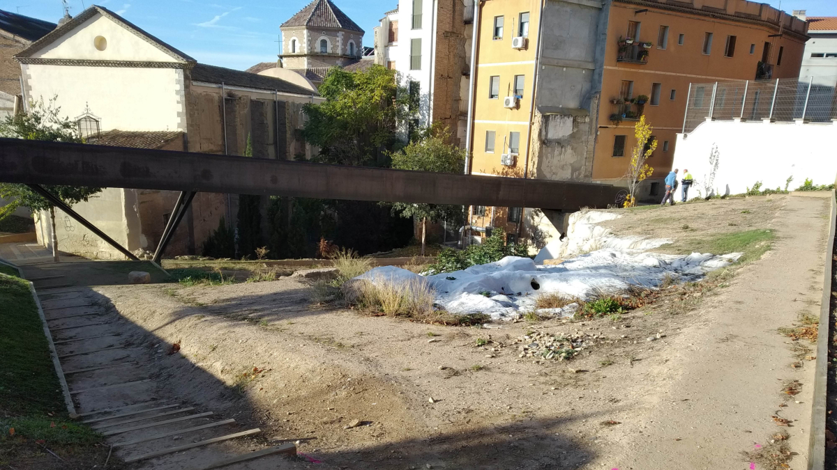 Espai on hi ha les restes de la casa del pogrom a la Cuirassa de Lleida.