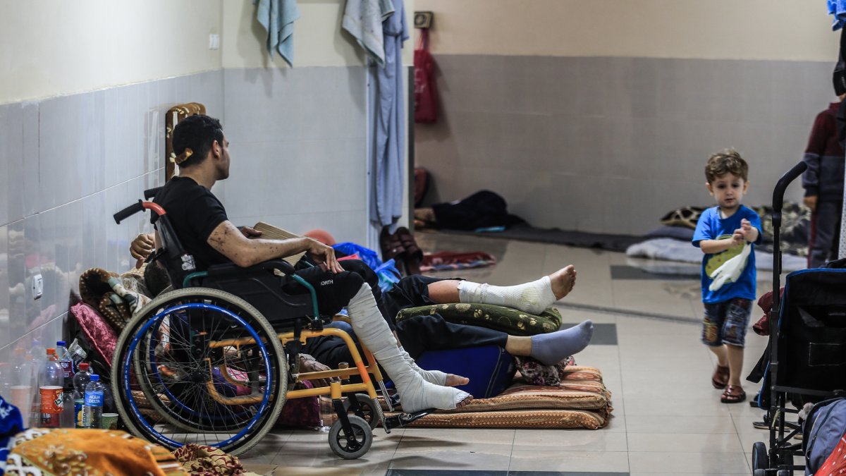 Heridos en los pasillos del hospital Nasser en Khan Yunis, en la parte suroeste de la Franja de Gaza. - MOHAMMED TALATENE / DPA