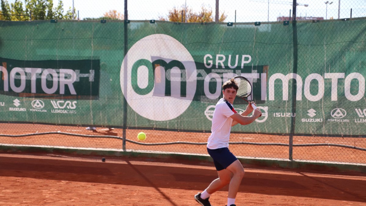 Adrià Franco, uno de los leridanos que pasó a cuartos, durante el partido que jugó ayer.