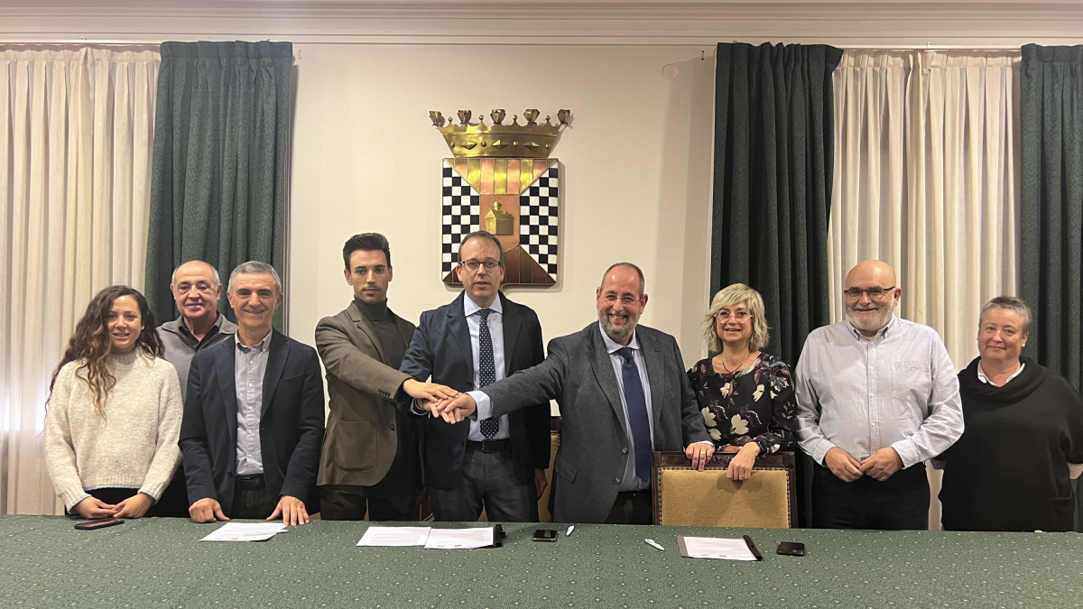 Foto de familia del acuerdo de gobierno en Mollerussa