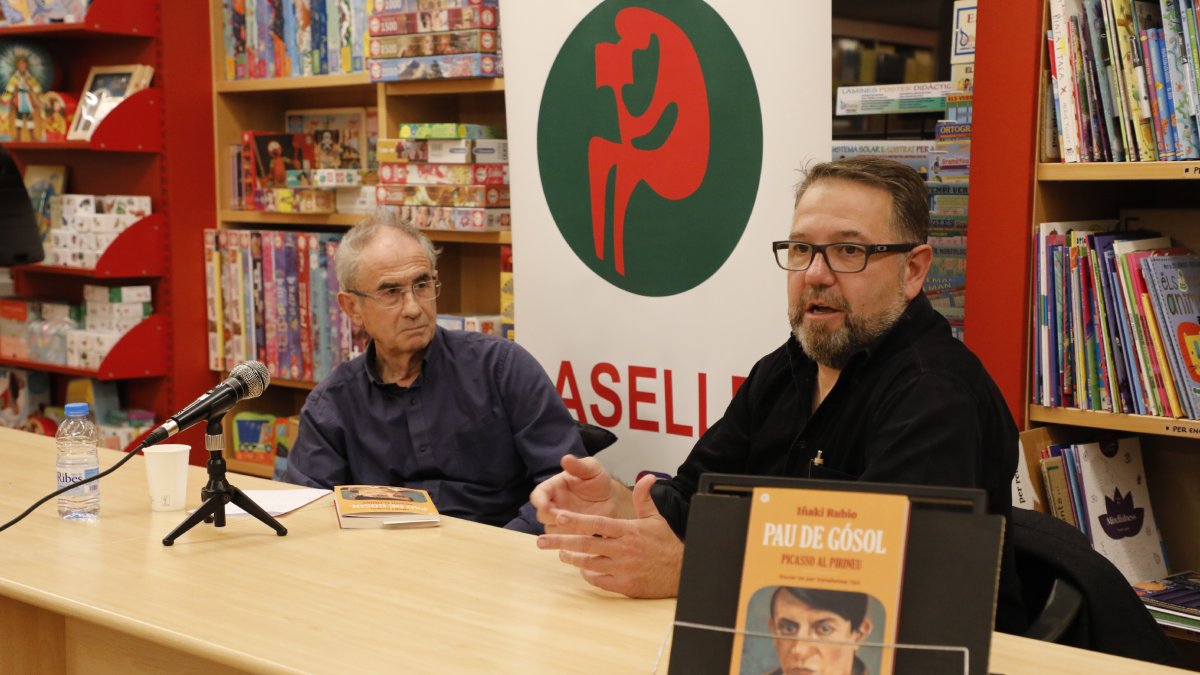 Pep Coll i Iñaki Rubio, ahir a la llibreria Caselles de Lleida. - AMADO FORROLLA