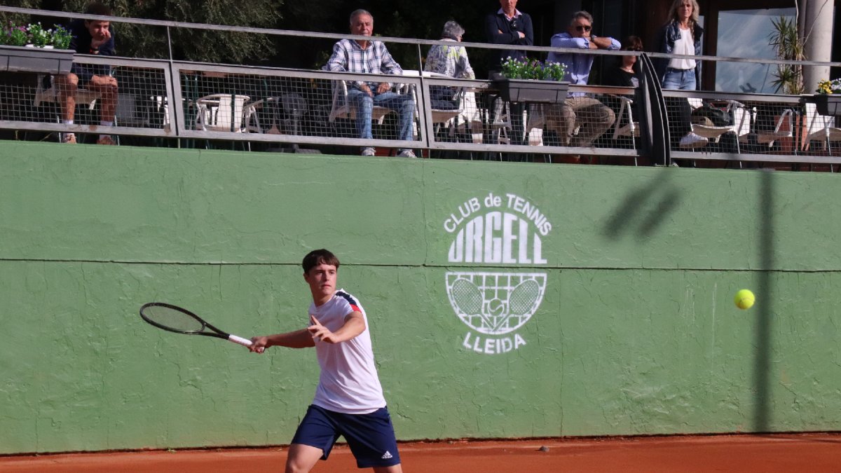 Adrià Franco, jugador del CT Lleida, que ayer se clasificó para las semifinales del torneo.
