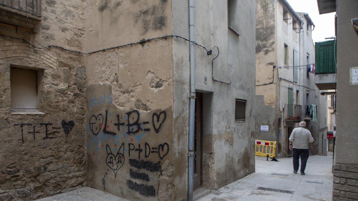 El edificio que el ayuntamiento de Guissona quiere derribar. - X.S.
