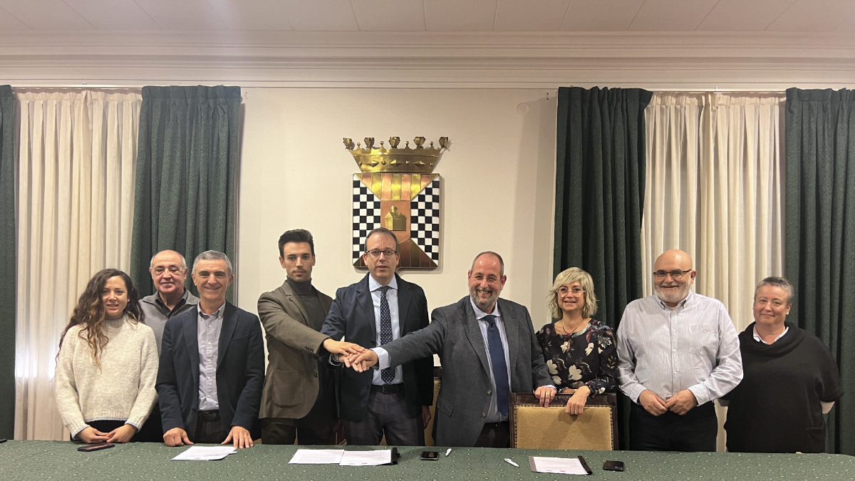 Nou dels deu edils de Mollerussa Primer, PSC i Junts, perquè Carnicé no va assistir a la roda de premsa. - X.R.