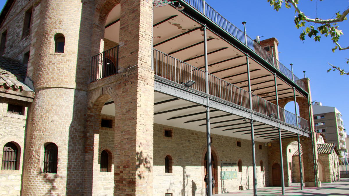 Fachada de la casa Canal de Mollerussa, sede de los regantes de los canales de Urgell.