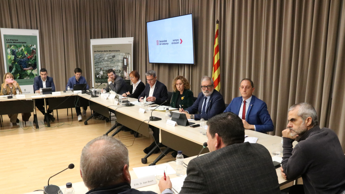 La consellera de Territori, Ester Capella, acompanyada de Joan Talarn, Fèlix Larrosa i José Crespín, entre altres autoritats.