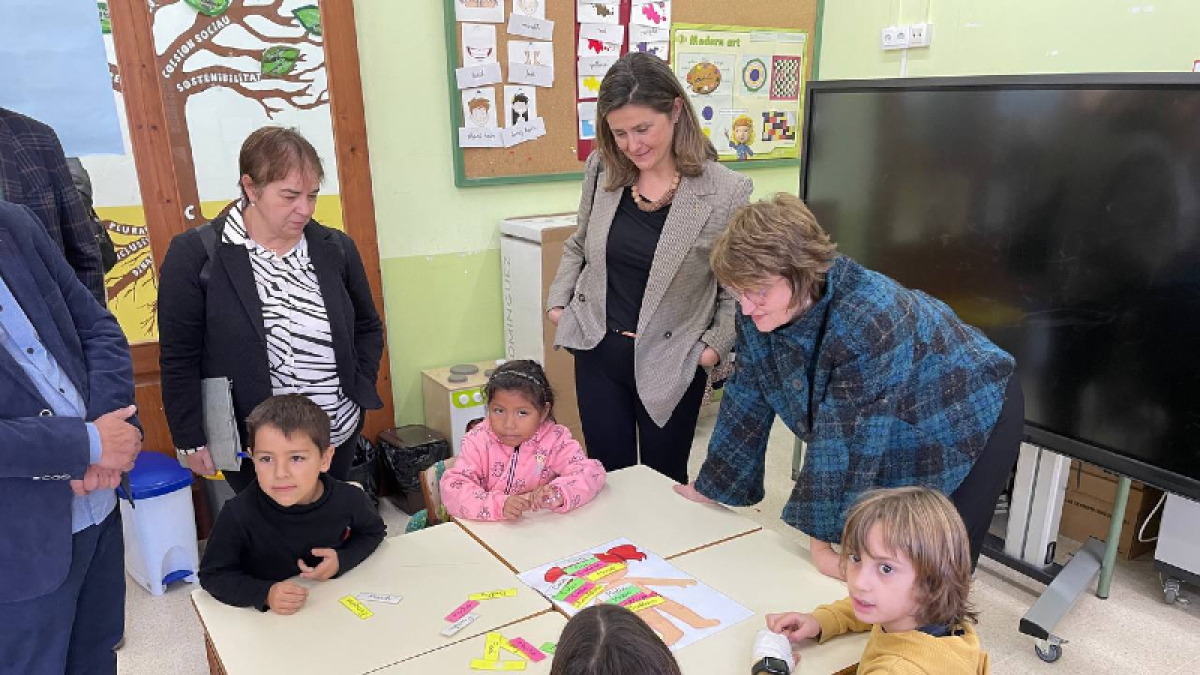La consellera, Anna Simó, ahir a l’escola de Bossòst. - CONSELLERIA D’EDUCACIÓ