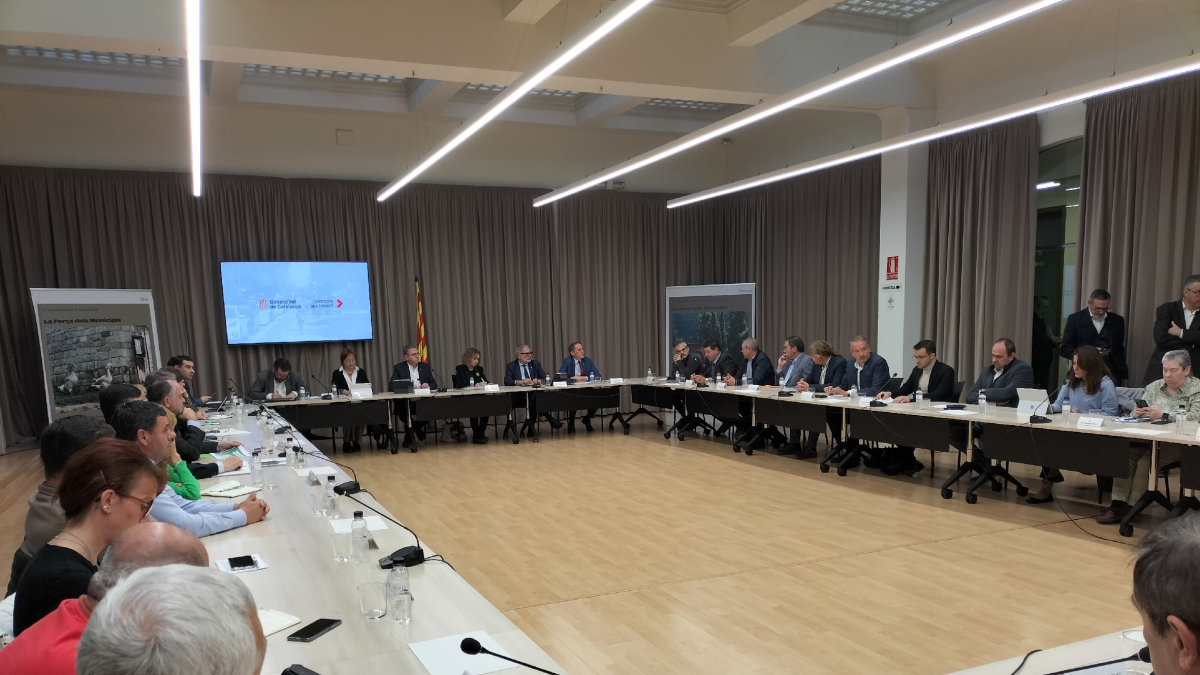Reunió de la comisió de seguiment del Pla de Rodalies de Lleida, ahir a la Diputació. E. FARNELL.