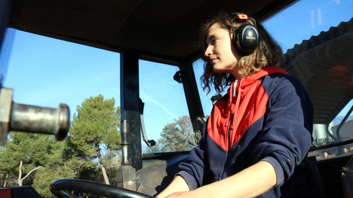 Marta tiene una explotación de vacas en extensivo y utiliza el tractor cada día