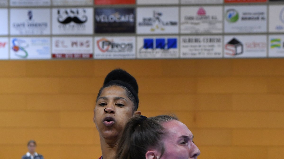 Leigha Brown debutó el jueves con la camiseta del Cadí. - AGUSTÍ PEÑA