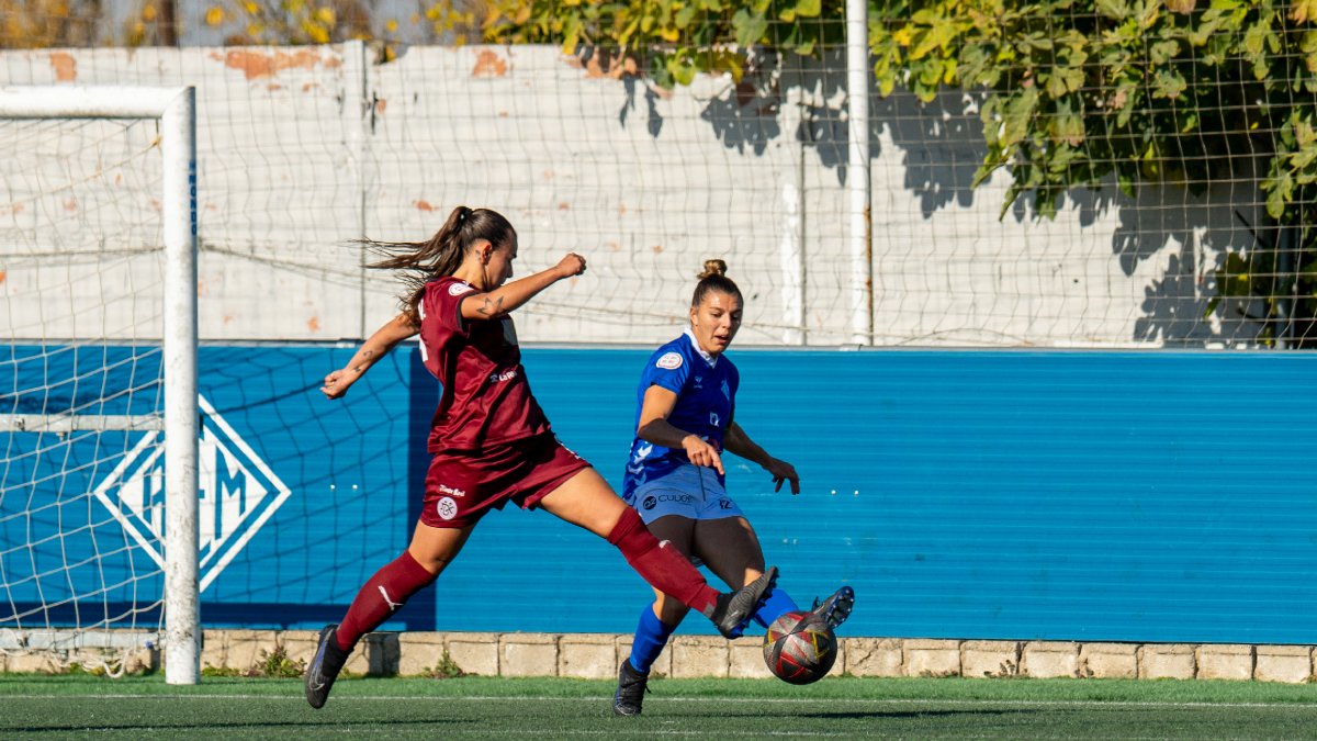 Aithiara centra la pilota que va significar l’únic gol del partit al minut 55. - PAU PASCUAL