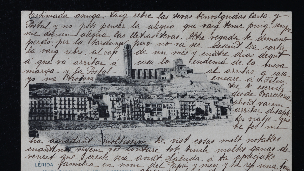 Una postal de 1904 con ‘Lo Castell’ sobre Lleida y el Segre, escrita en el anverso como se hacía entonces. - COLECCIÓN FARRÉ-MESTRE