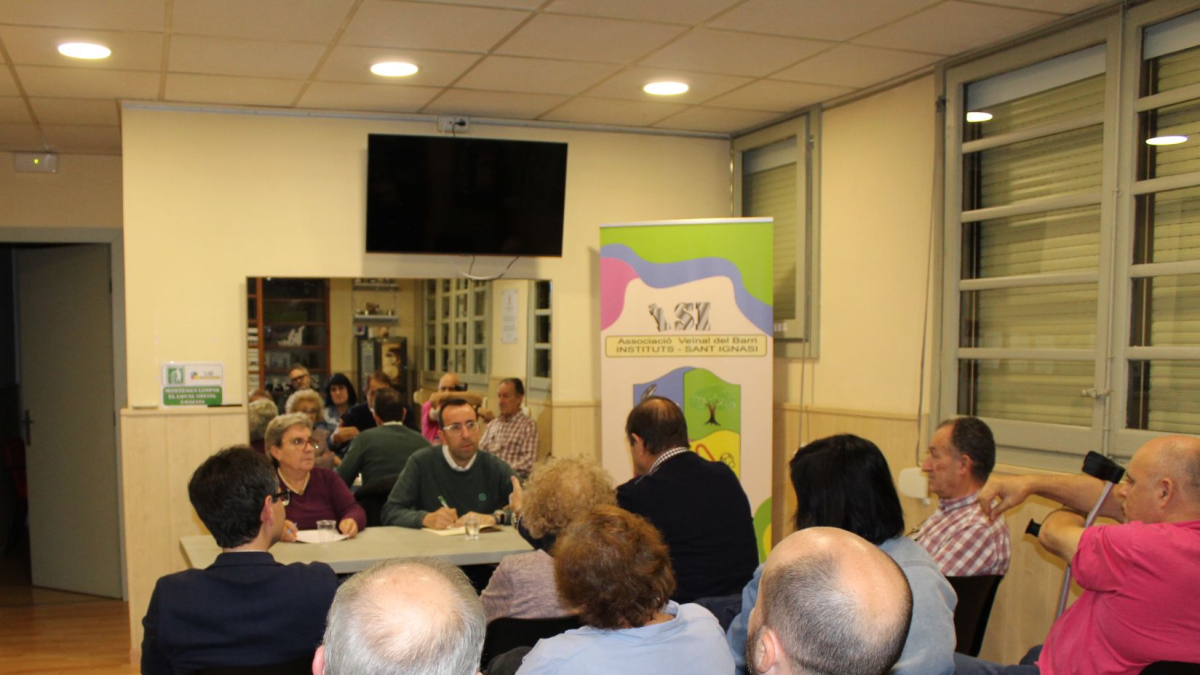 Palau se reunió ayer con la junta vecinal de Instituts-Sant Ignasi. - PP LLEIDA