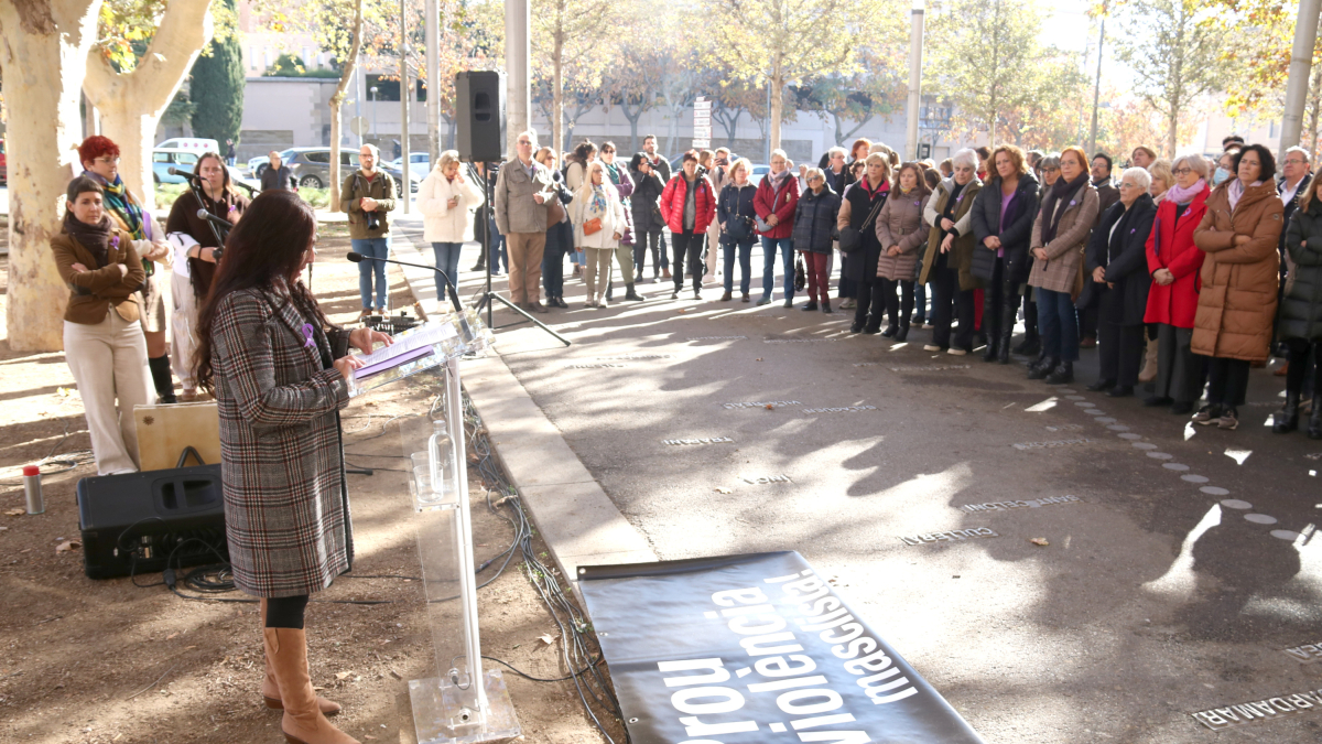 Lectura del manifiesto a cargo de una superviviente de violencia machista.