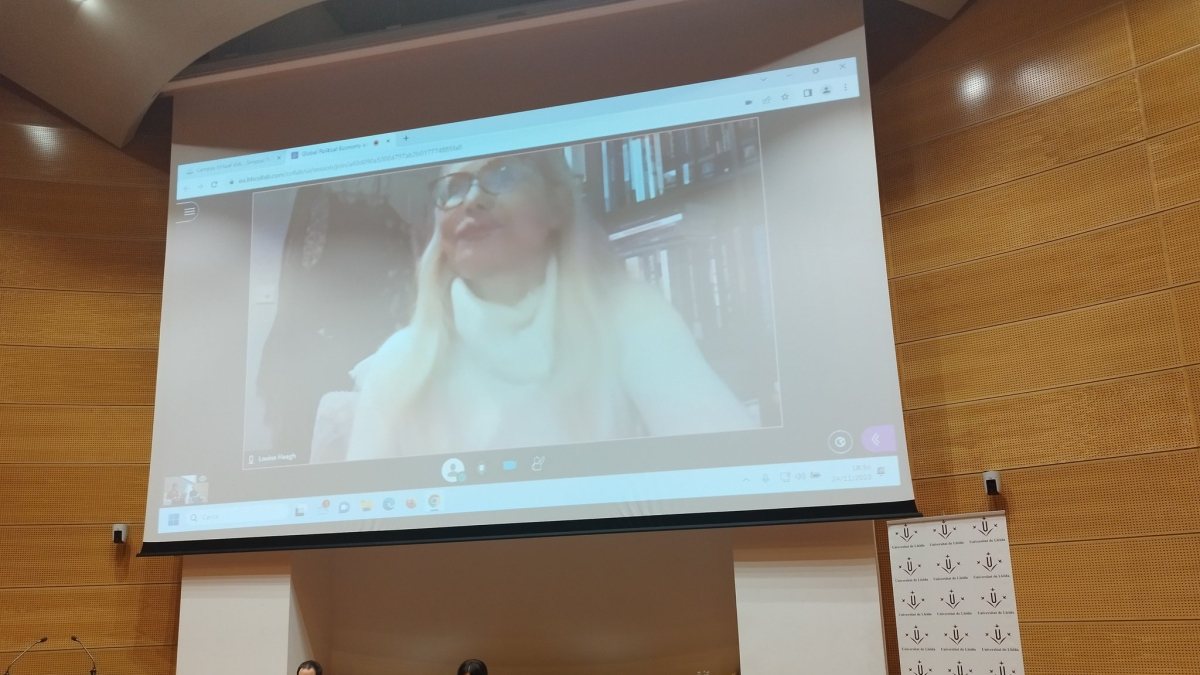 Un momento de la mesa con Louse Haag y Mònica Clua. - RED RENTA BÁSICA