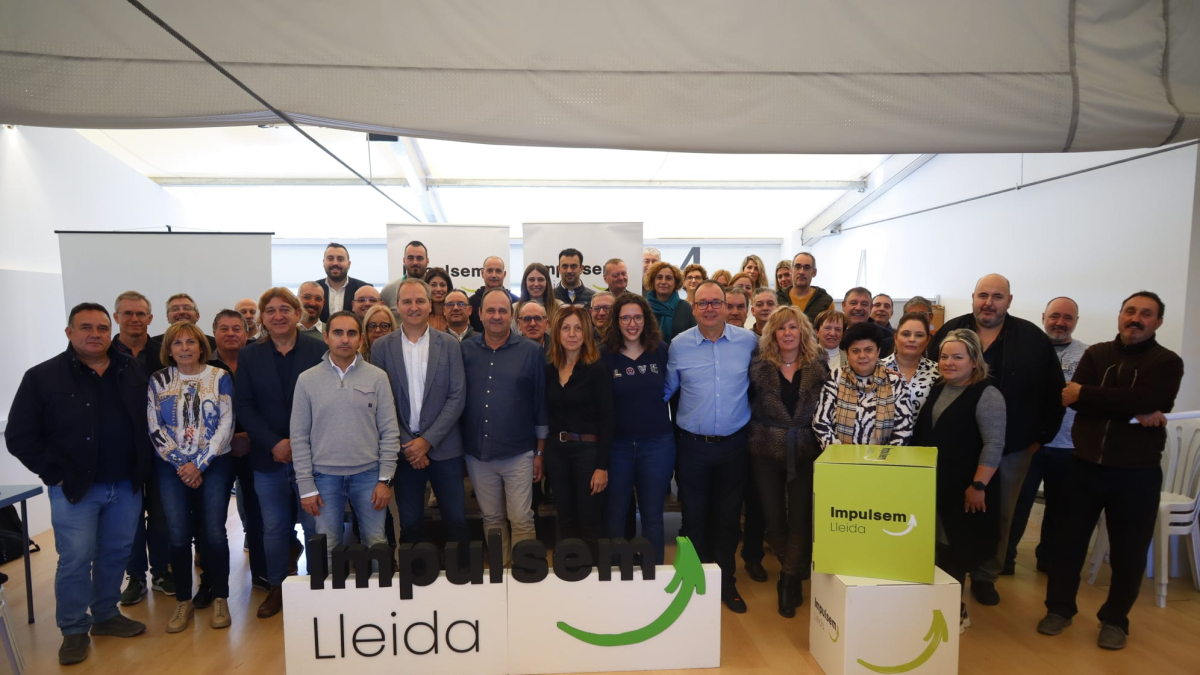 Membres d’Impulsem, en el congrés fundacional celebrat ahir a l’aeroport d’Alguaire. - IMPULSEM LLEIDA