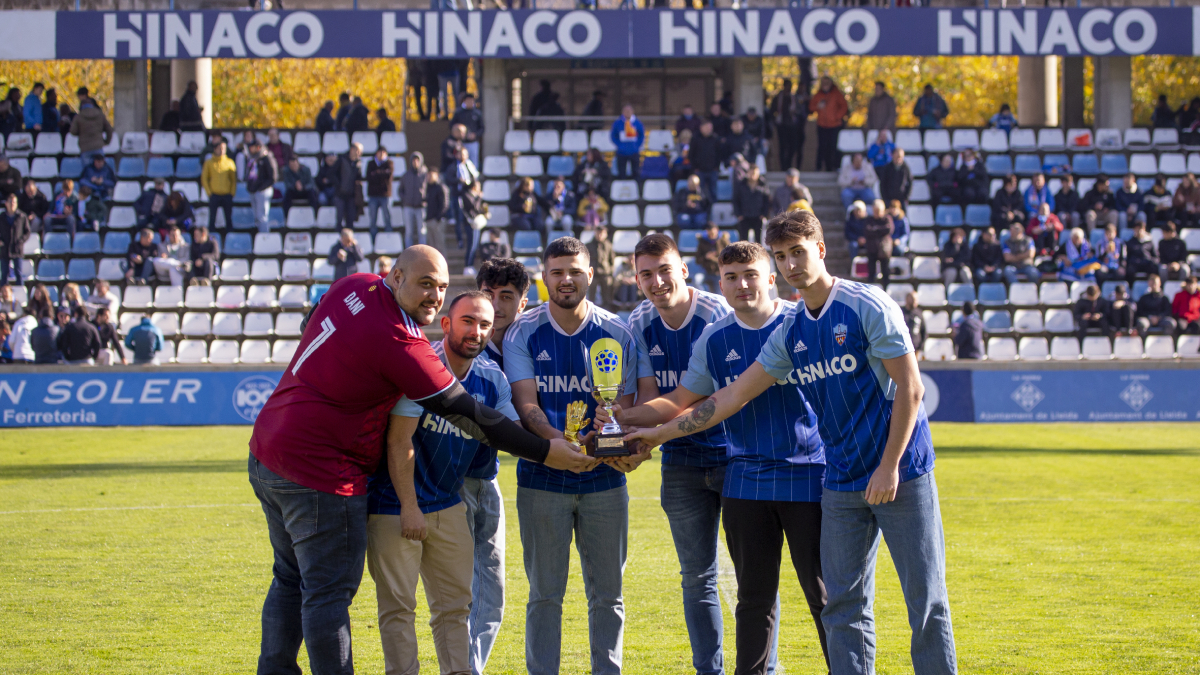 El equipo del Lleida E-Sports también recibió un homenaje. - JORDI ECHEVARRIA