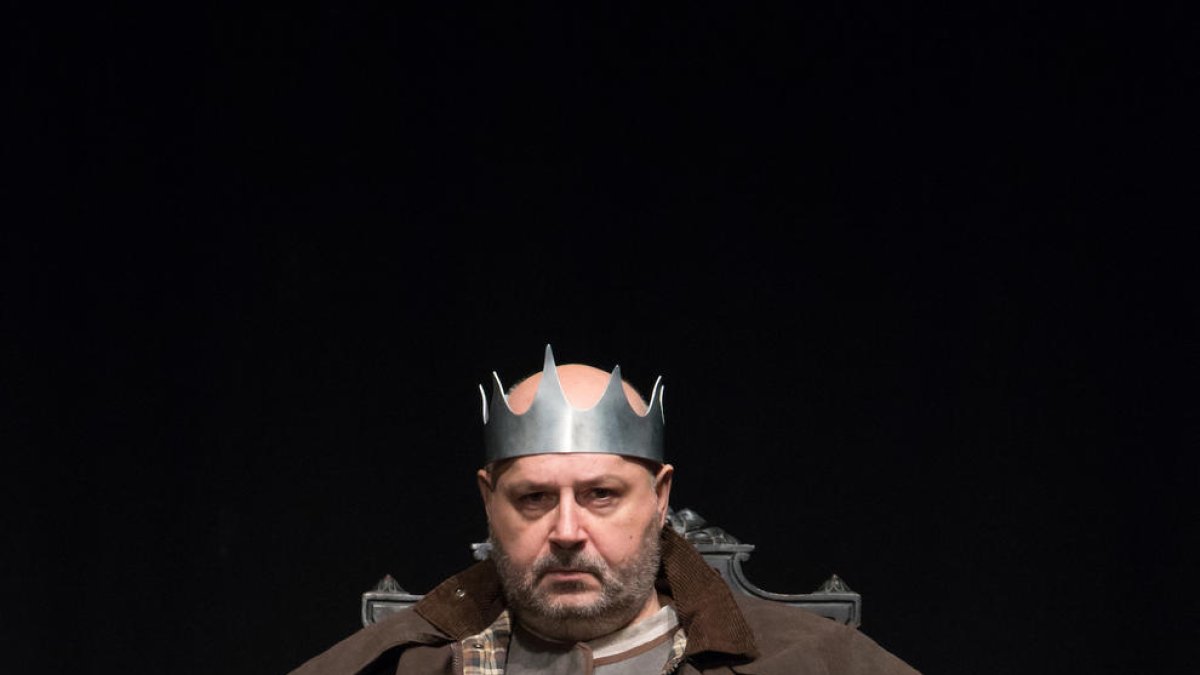 la força de la paraula. Tot el pes de les obres descansa en els actors, que donen vida a textos atemporals.