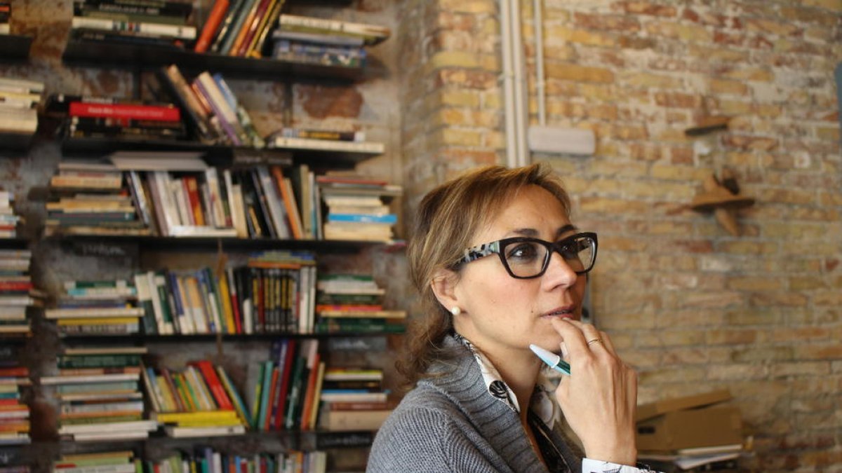 formons. Els formons de la sabateria del senyor Pubill estan presents entre els llibres de l’Estefania.