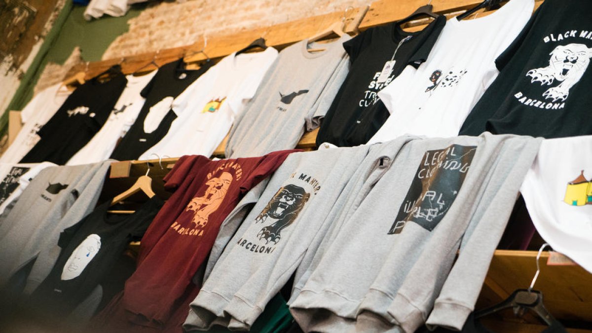 màquines. Gràcies a la campanya ‘crowdfunding’ van poder comprar els materials necessaris per a Top Manta.