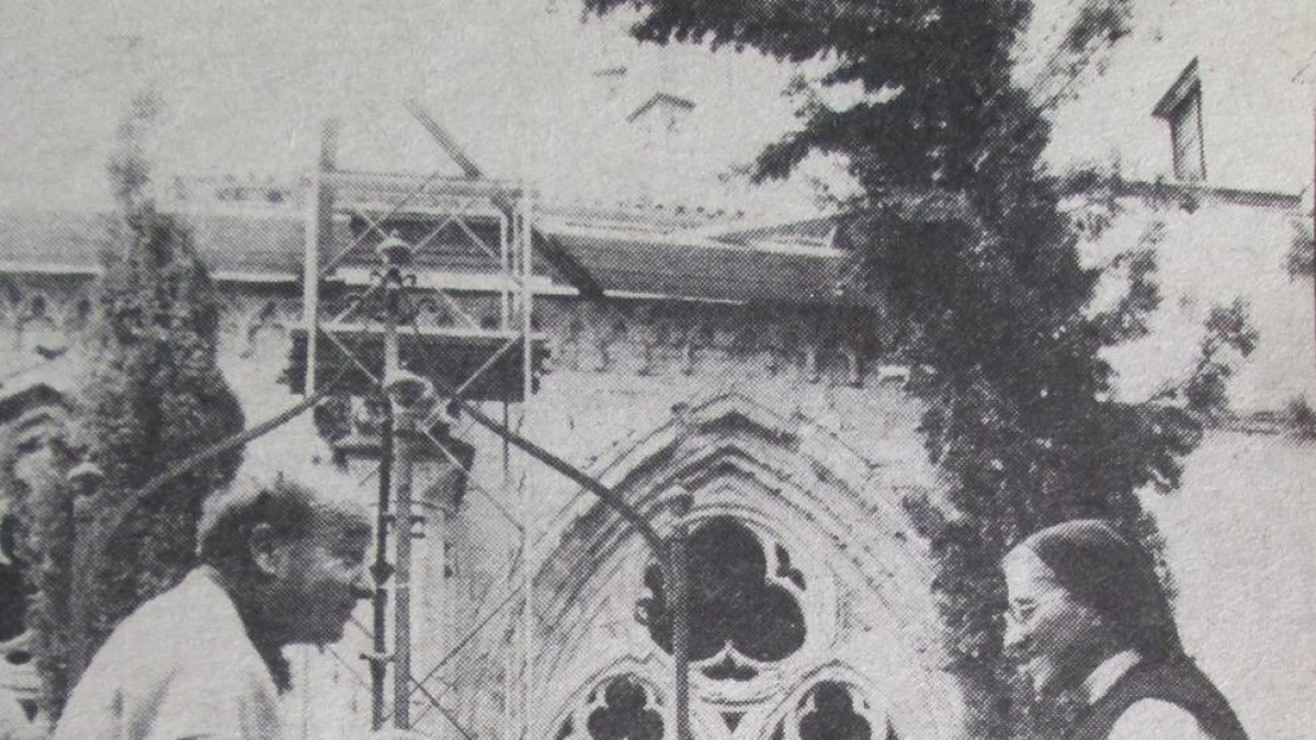 la seu d’urgell. La Sagrada Família de l’artista no es va col·locar fins a l’any 1995 perquè es considerava massa moderna.