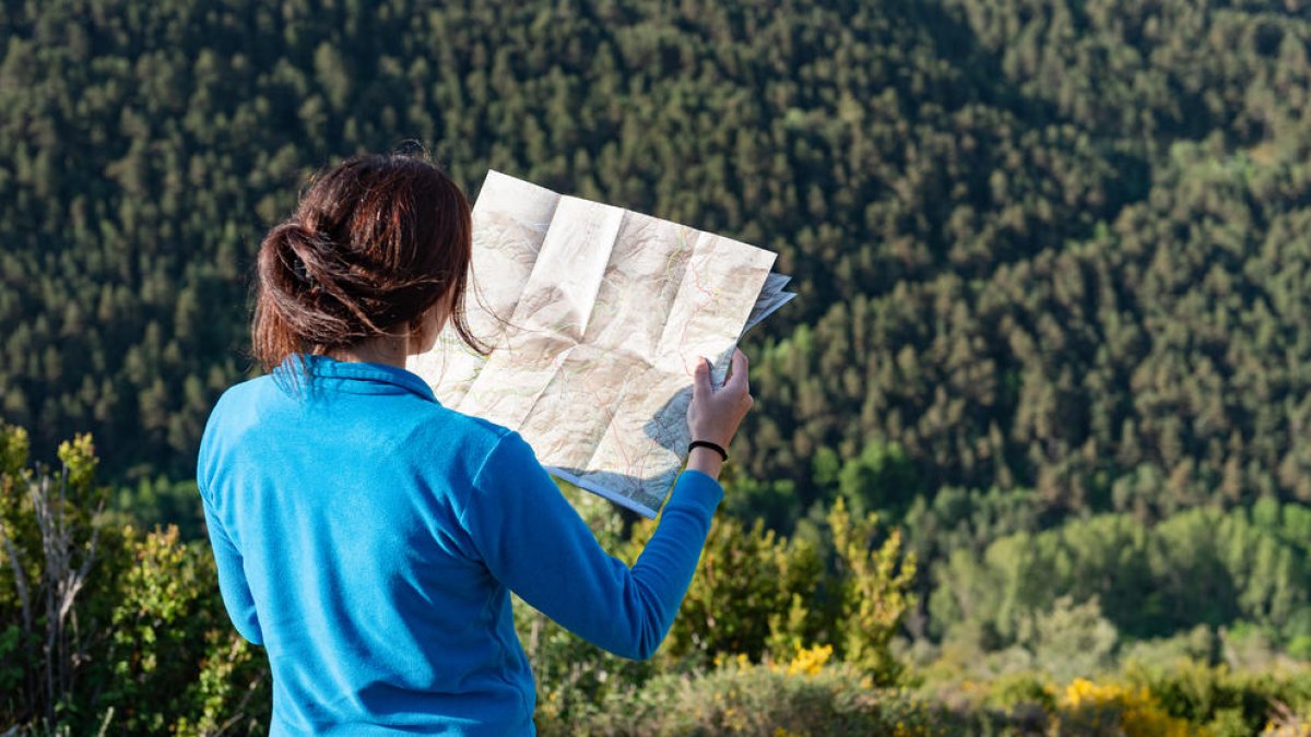 terra roja. Una de les característiques de la vall de Siarb és el seu cromatisme singular.