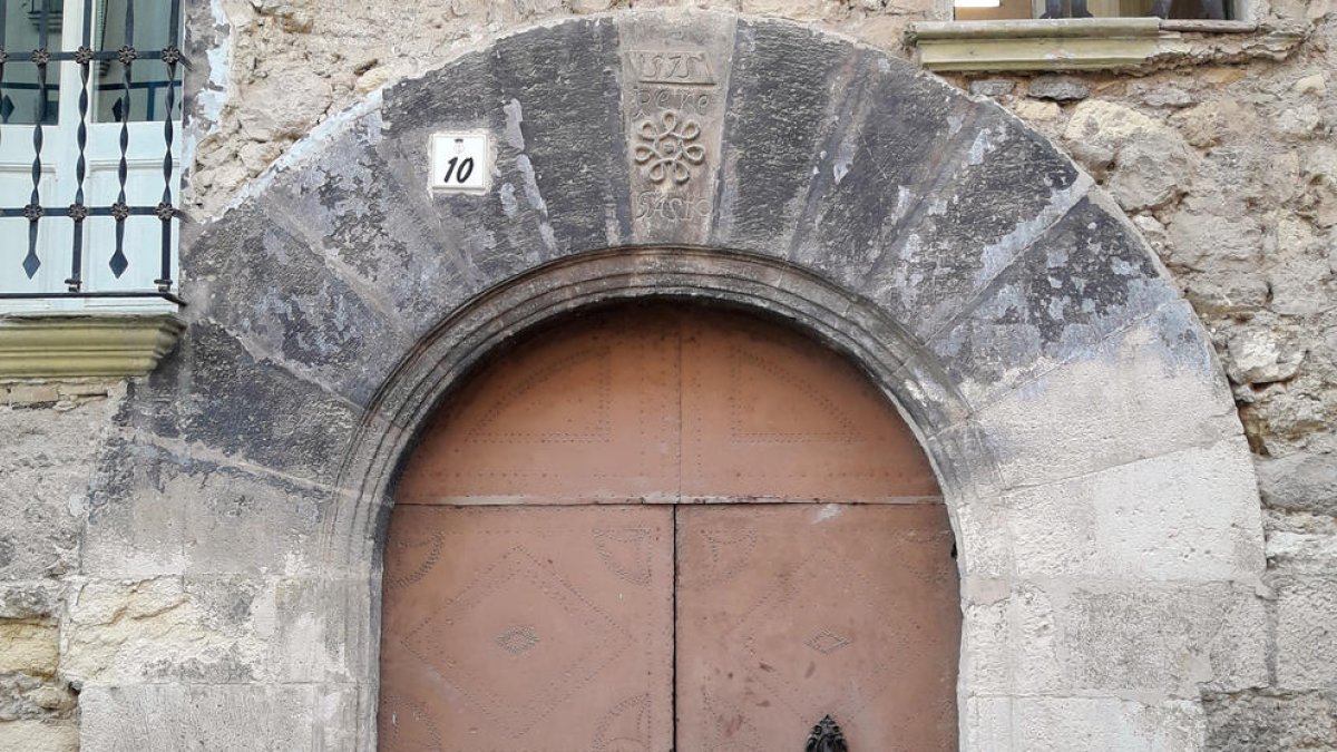 tornabous. Cal Pujalt (1586).