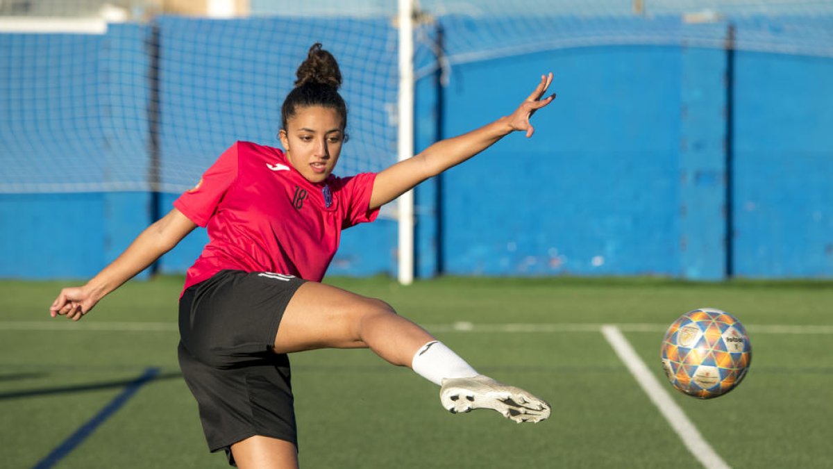 Tàctica i tècnica. La tàctica i la tècnica són les grans armes del futbol femení.
