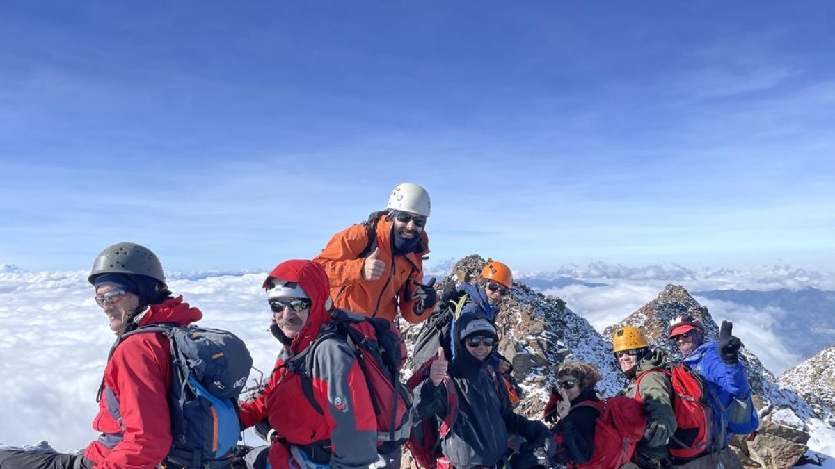 vista panoràmica. Cim del Rucu Pichincha amb la seva enorme caldera i cims circumdants.