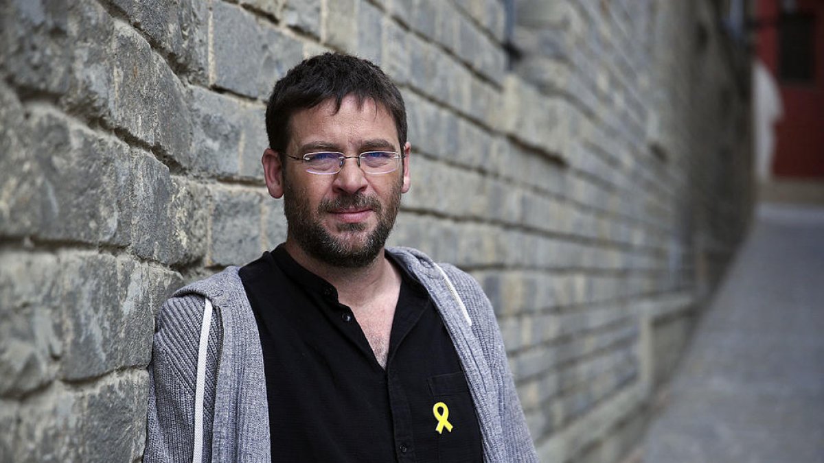 Albano Dante Fachin: “Un diputat pot cobrar 7.500 euros al mes i això explica moltes decisions”