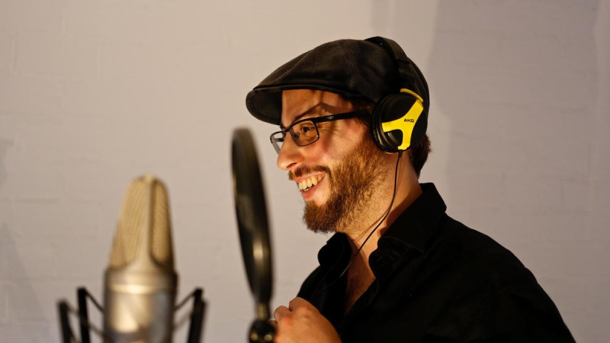 Joan Blau: “A les lletres de les cançons m’agrada reflectir els sentiments d’un moment”