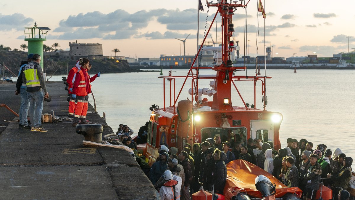 Salvamento Marítimo rescató ayer a 140 migrantes en Lanzarote. - EFE