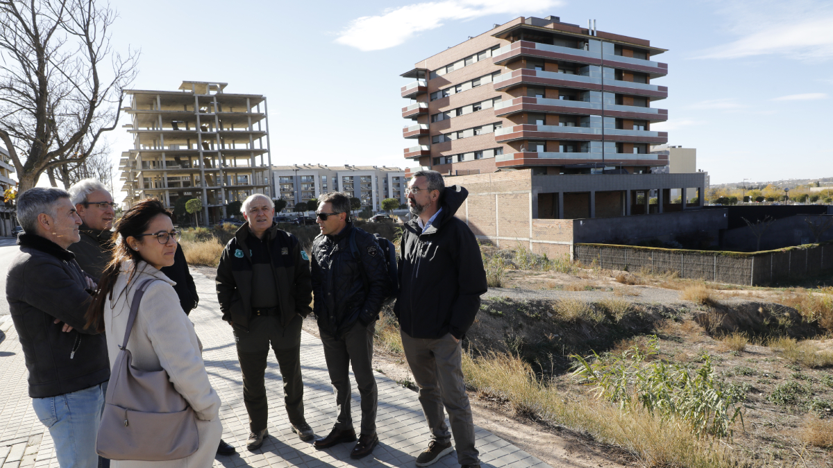 Responsables i tècnics d’Interior, Mossos, Rurals i la Paeria van visitar ahir el solar. - AMADO FORROLLA