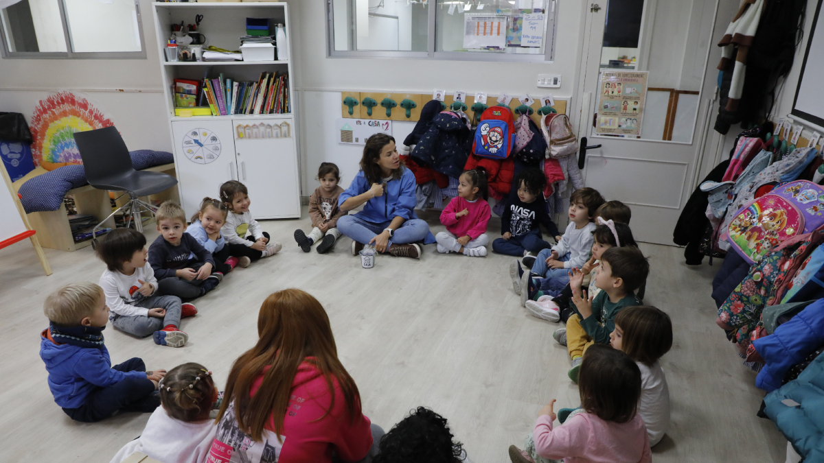 Alumnes d’I3 durant una classe ahir al col·legi Maristes Montserrat de la ciutat de Lleida. - AMADO FORROLLA