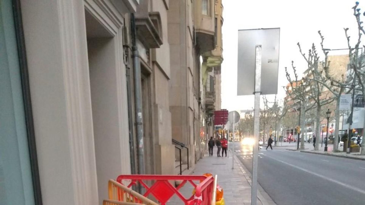 Acabada l'obra, es retiren les tanques