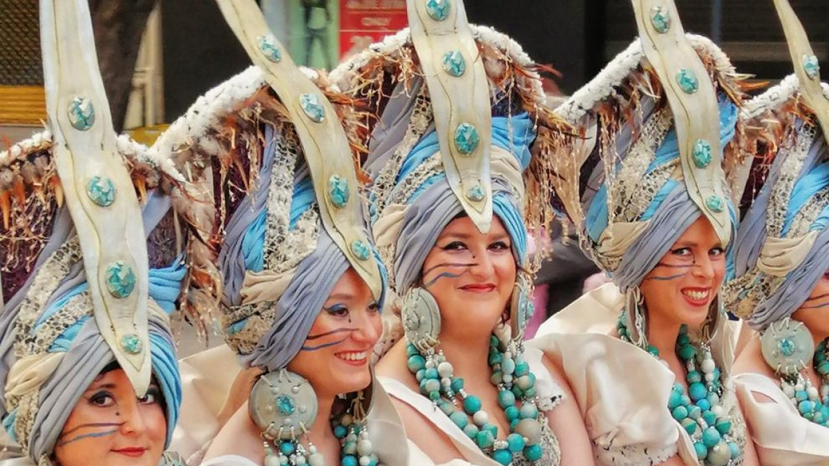 Els cerclaires fotografien la festa de Moros i Cristians