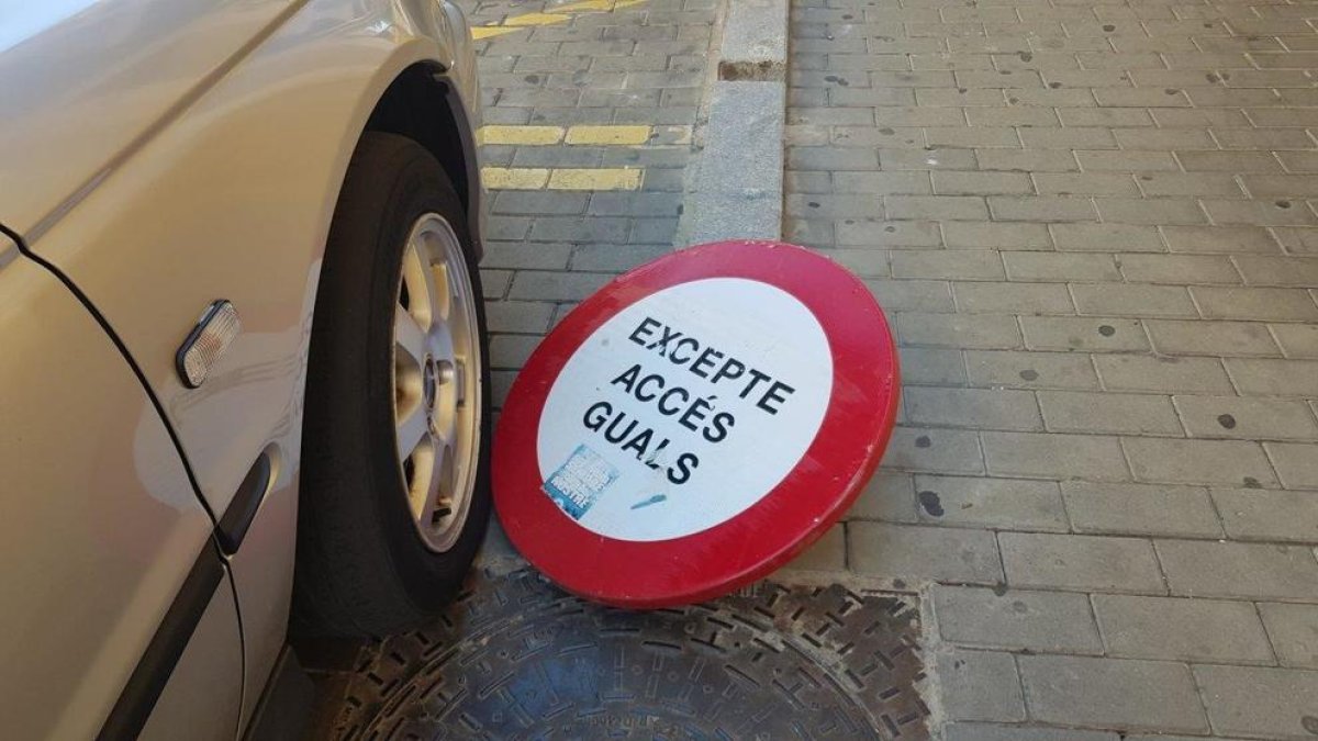 Senyals per terra a Bisbe Torres