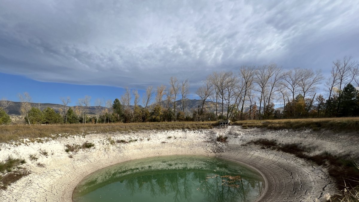 El Estany Gran de Basturs, en el Pallars Jussà, forma parte del complejo de toba calcárea de Conques. - ACN