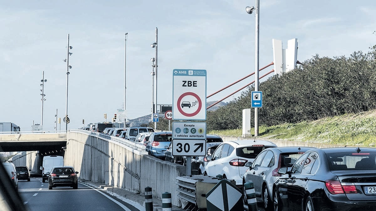 Un cartell de la ZBE de Barcelona.