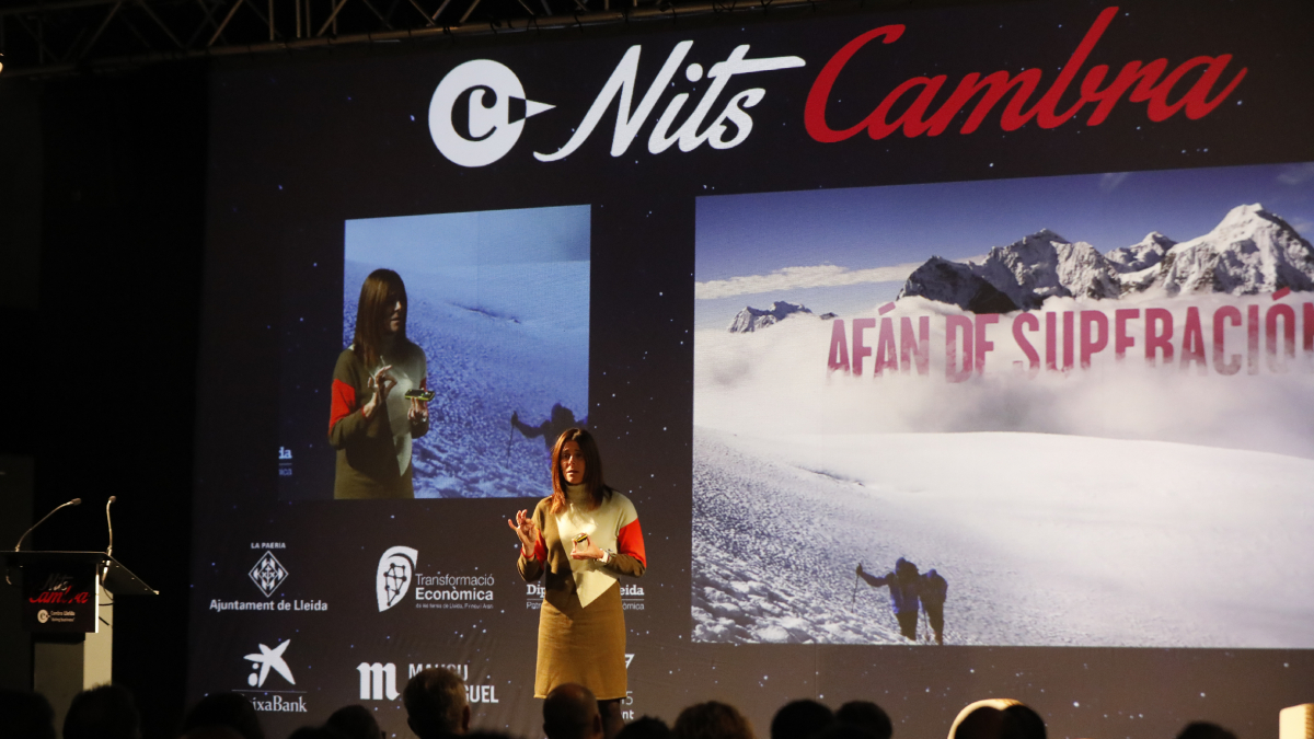 Edurne Pasaban, ahir a la nit durant la conferència que va impartir a la Llotja. - AMADO FORROLLA