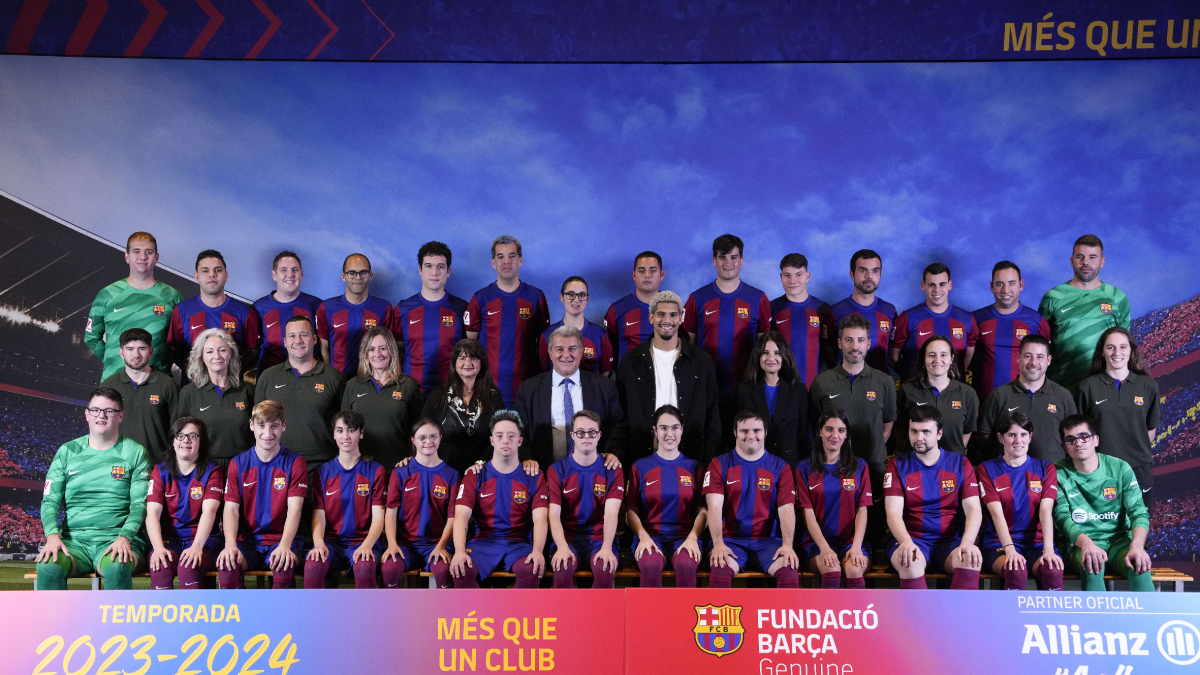 El club va fer ahir la presentació de l’equip Barça Genuine, amb Araujo com a ambaixador. - EFE/ALEJANDRO GARCÍA