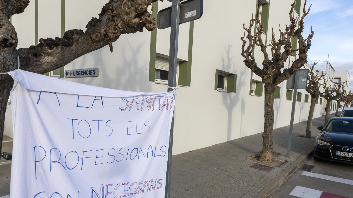 Una pancarta junto al CAP de Guissona. - X.SANTESMASSES