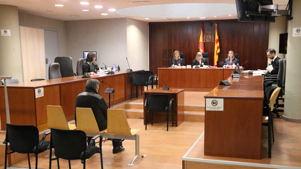 L’acusat, ahir en el judici a l’Audiència de Lleida. - ACN