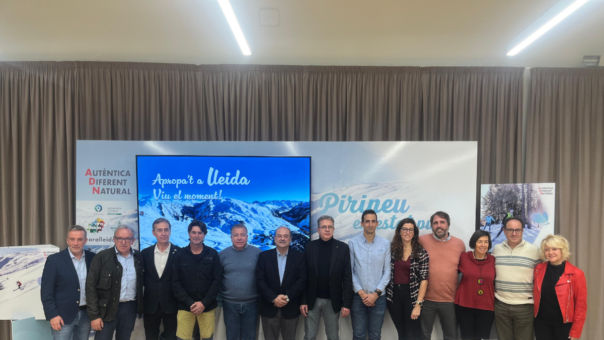 Responsables de les estacions, membres de la Diputació i altres personalitats, ahir en la presentació de la temporada 2023-2024. - M. CODINAS